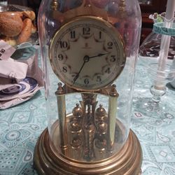 display antique clock 