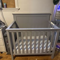 Mini Crib w/ Mattress