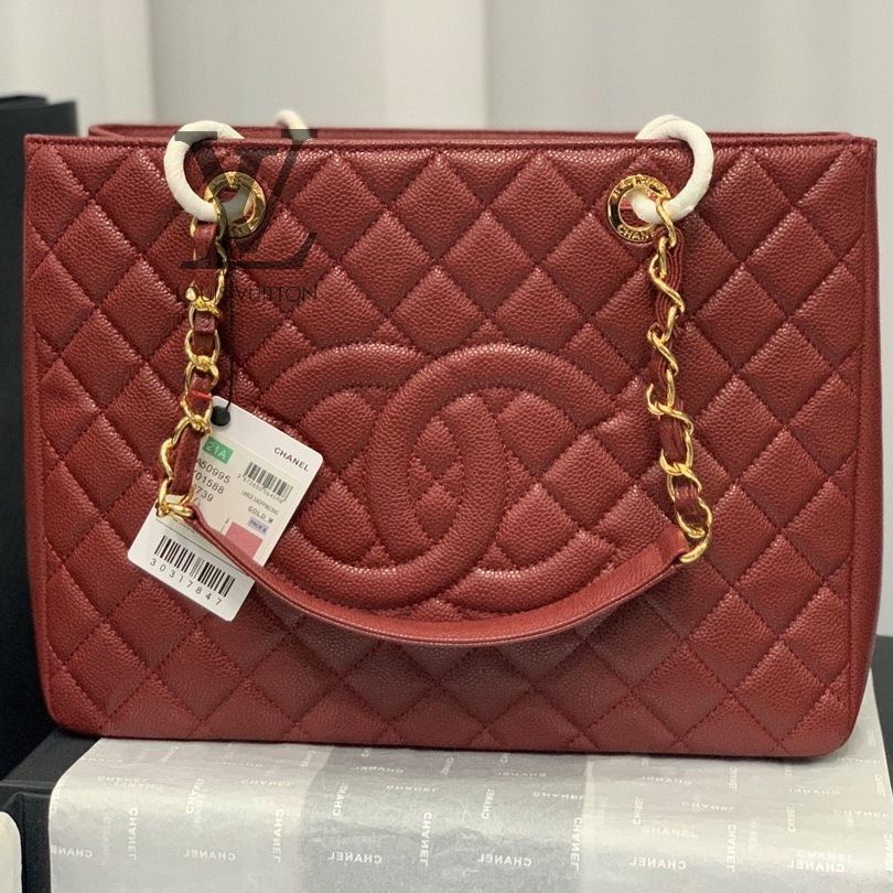 Chanel Grand Shopping Tote 50995 dark red with gold hardware 24x33x13cm for  Sale in Queens, NY - OfferUp