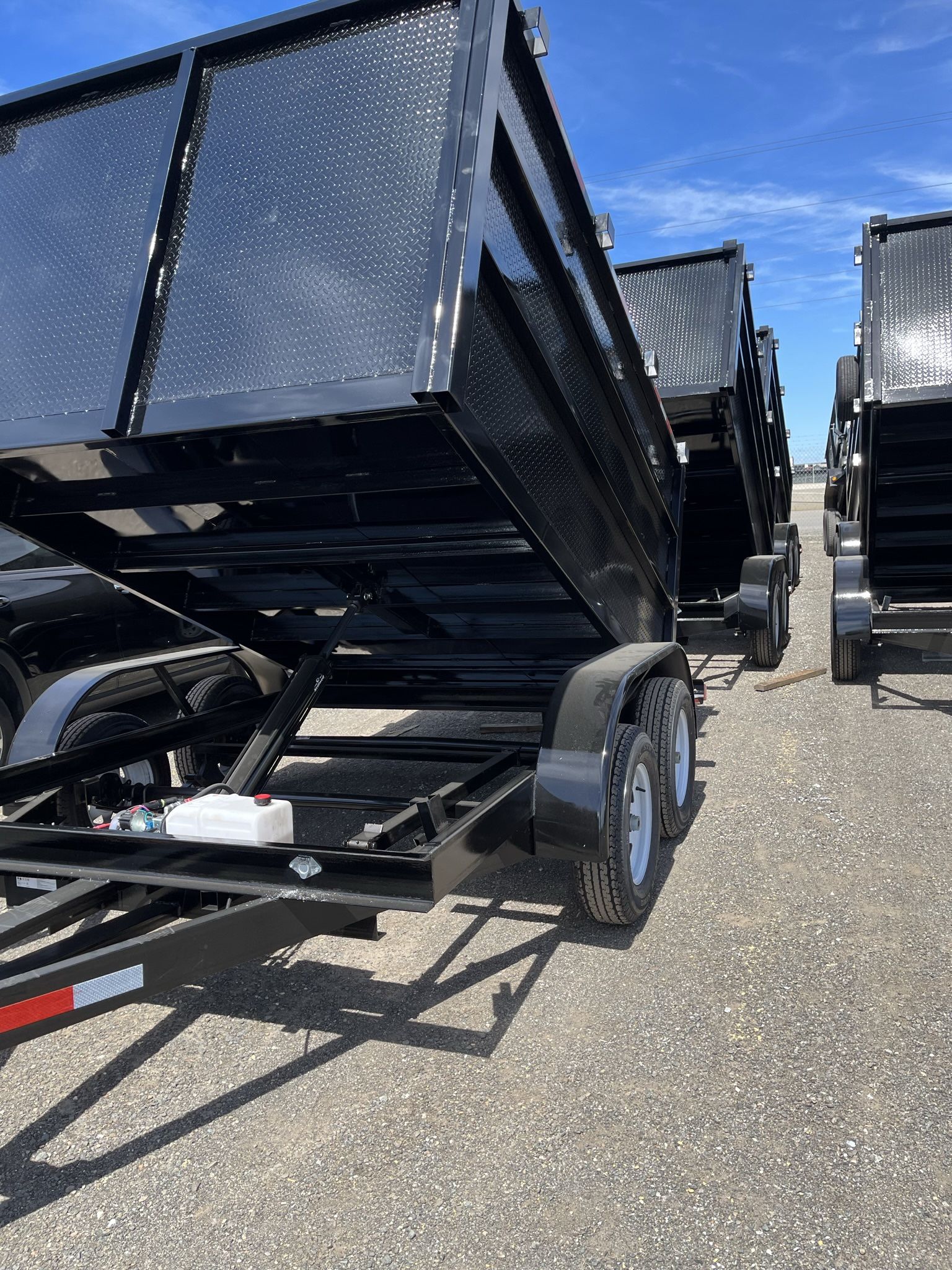 DUMP TRAILER