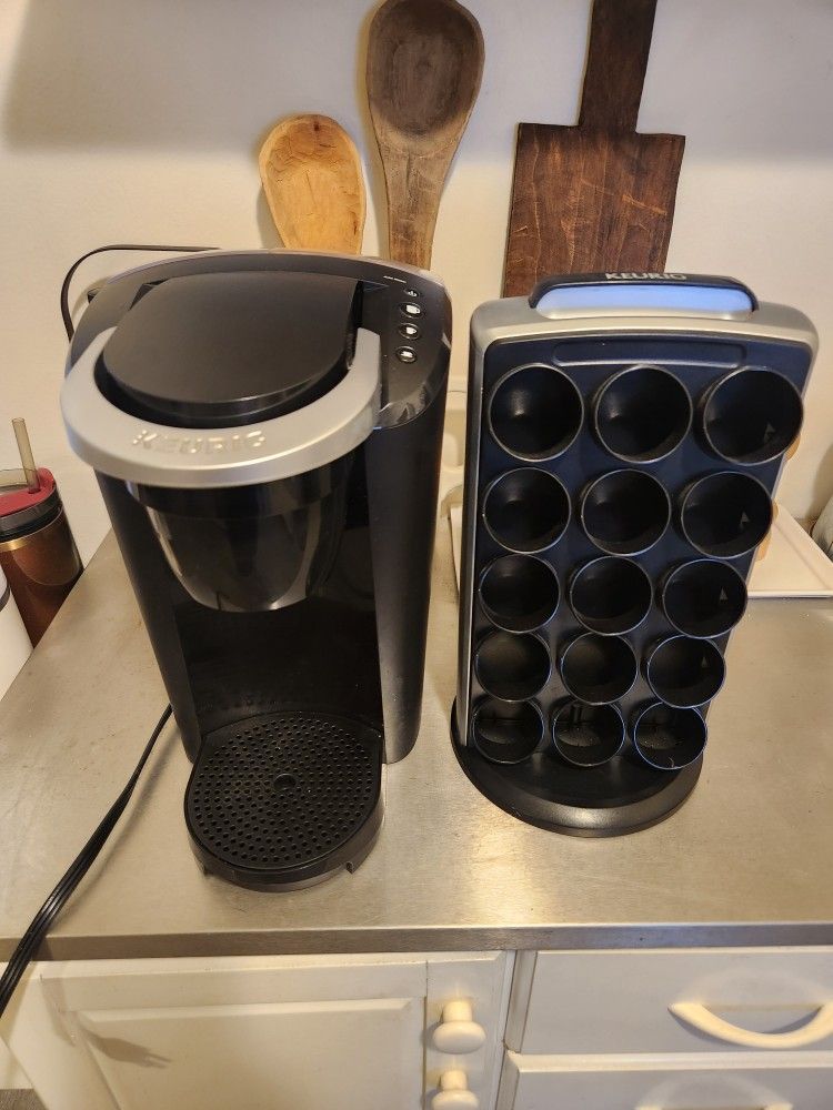 Keurig Machine + 30 Pod Carrousel 