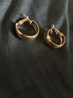 Gold earrings