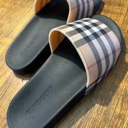 Burberry Men’s Size 9