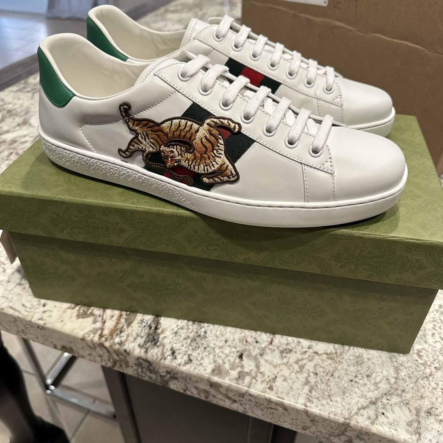 Gucci men Ace White leather Tiger motif red US 11.5 for Sale in Clovis, CA - OfferUp
