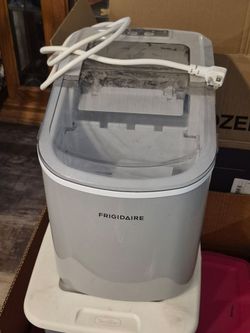 Frigidaire Portable Countertop Ice Maker