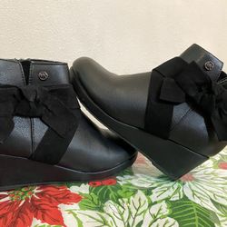 Michael Kors Girl Boots