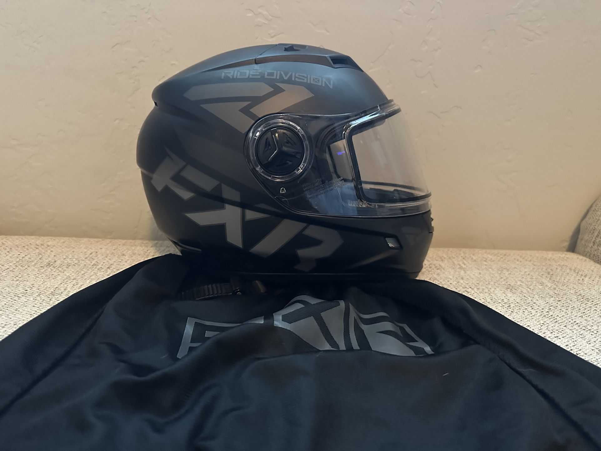 FXR Boys Youth M Black And Grey