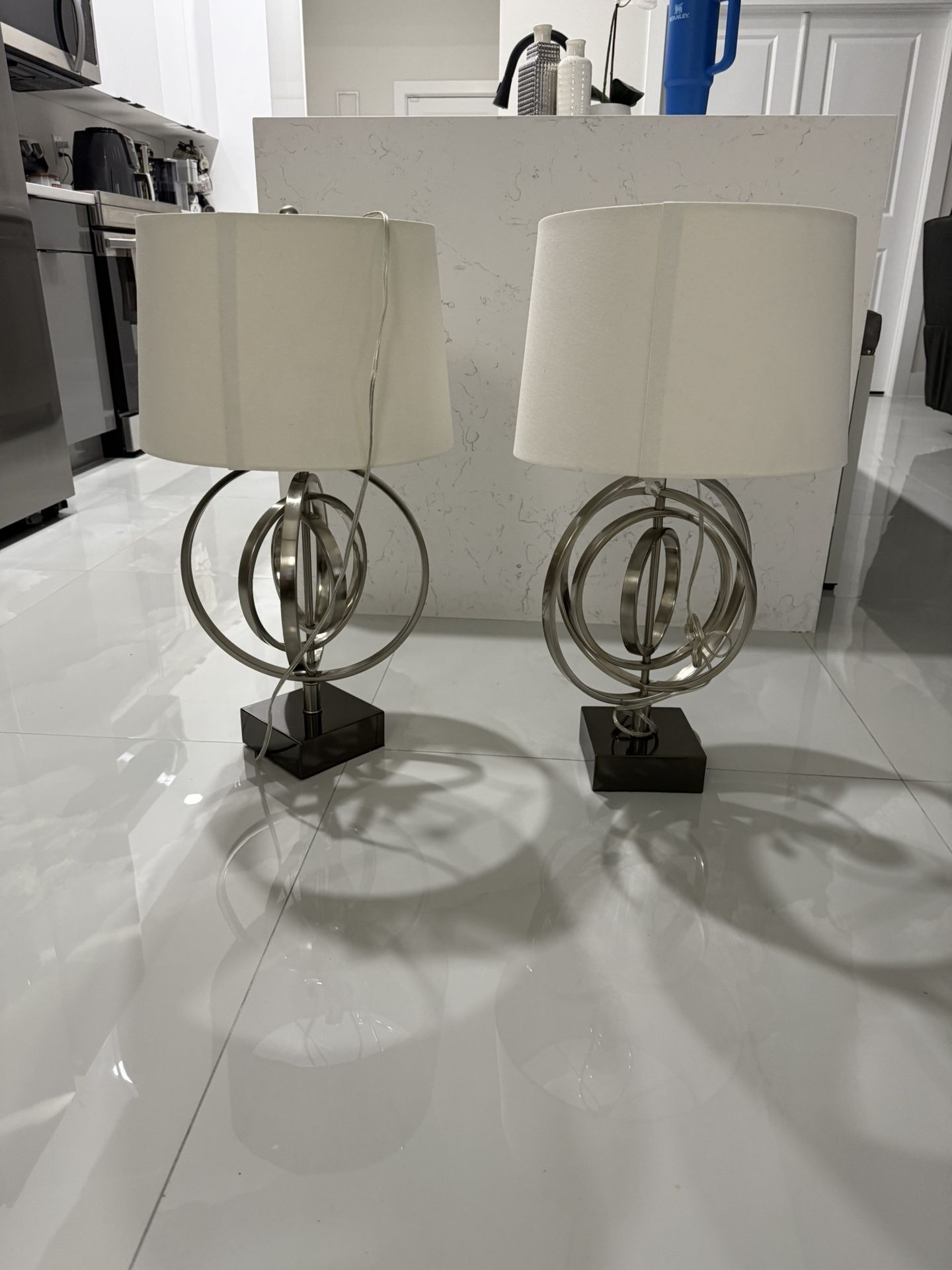 2 Lamps