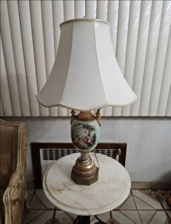 2 beautiful vintage porcelain lamps