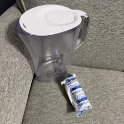 Brita Water Filter Pitcher WITH Brand New Filter
