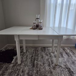 White Farmhouse Table