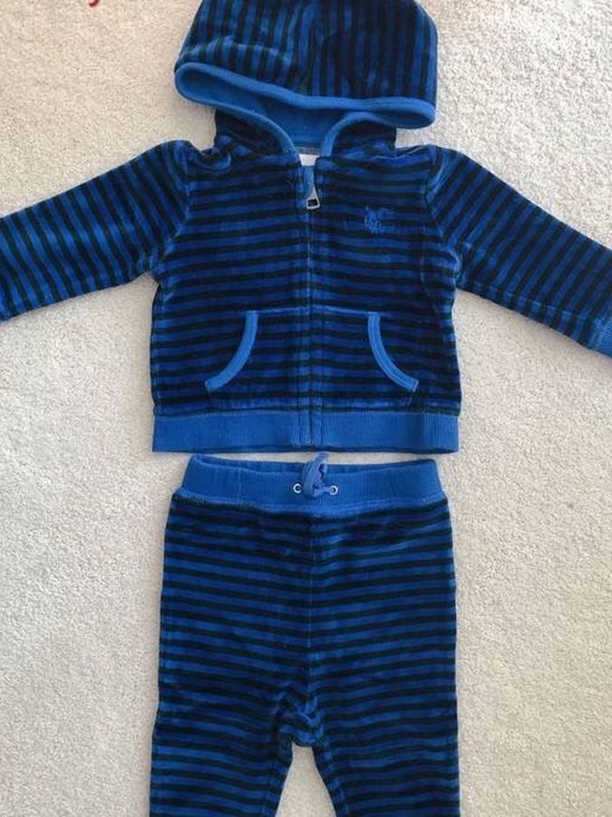 Burberry sweat suit/6 months