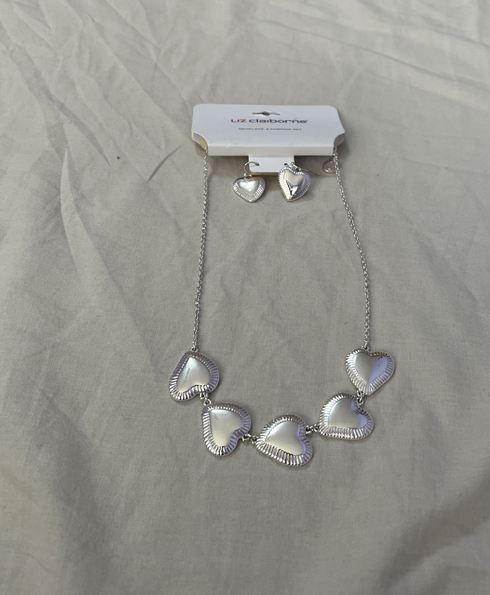 New With Tags Liz Claiborne Silver Heart Necklace + Earrings Set