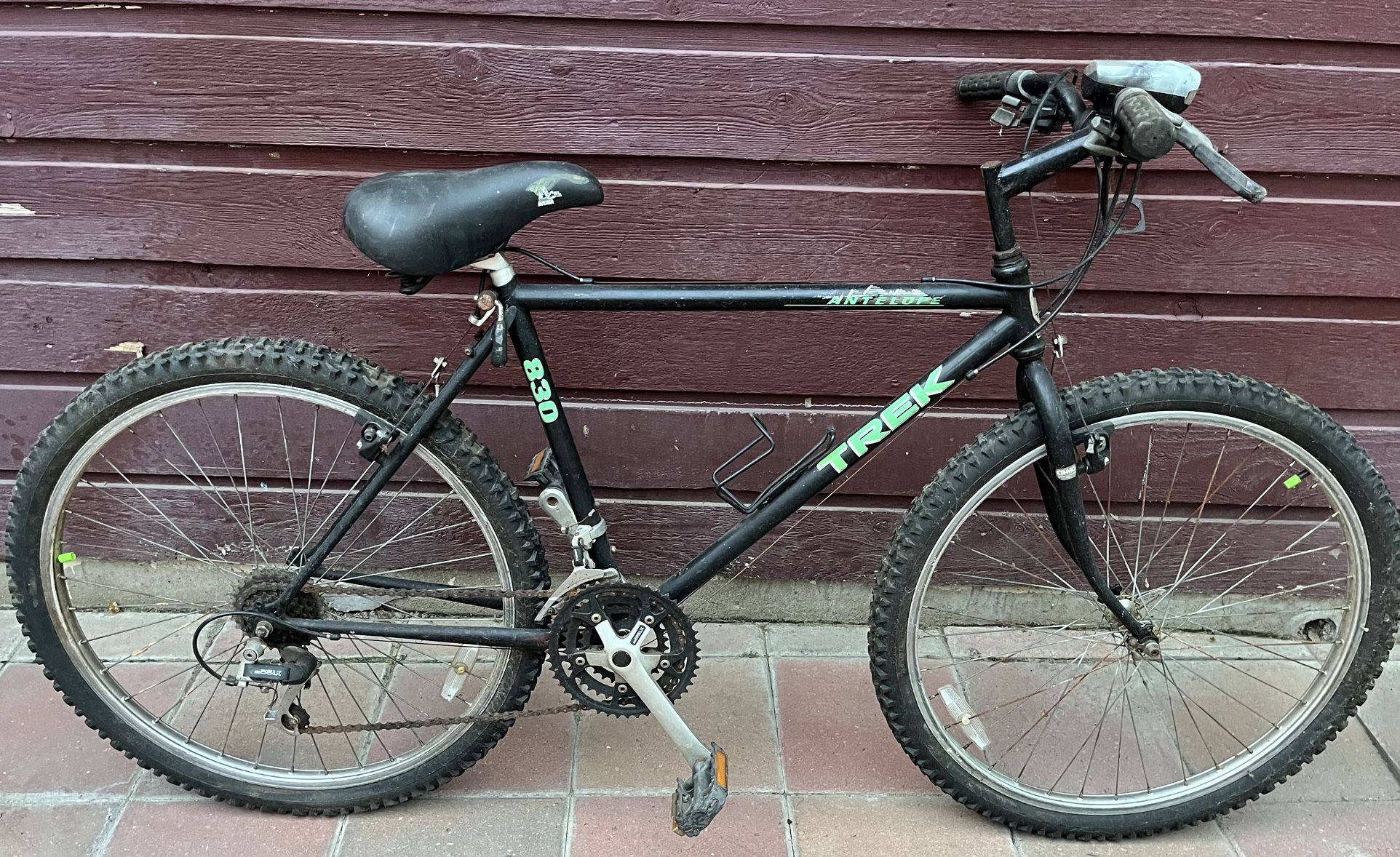 A size MEDIUM VINTAGE TREK Mountain Bike, NEW TUBES, $50 FIRM.  Needs a good detailing and a good lubricating up!  Located in West Houston.