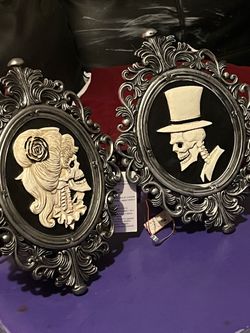 Two skull picture frames