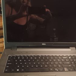   LIKE NEW!!   Dell 19 Laptop     AMD 6  