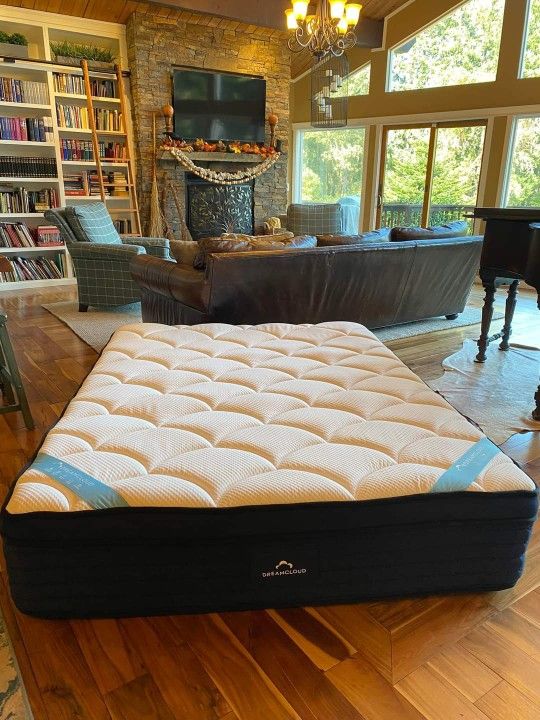 Dream Cloud Premiere Queen Mattress Like New