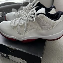 Jordan Xi 11 Size 9 Low Top Wht/red