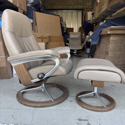 2 Recliner Chairs Ottoman 