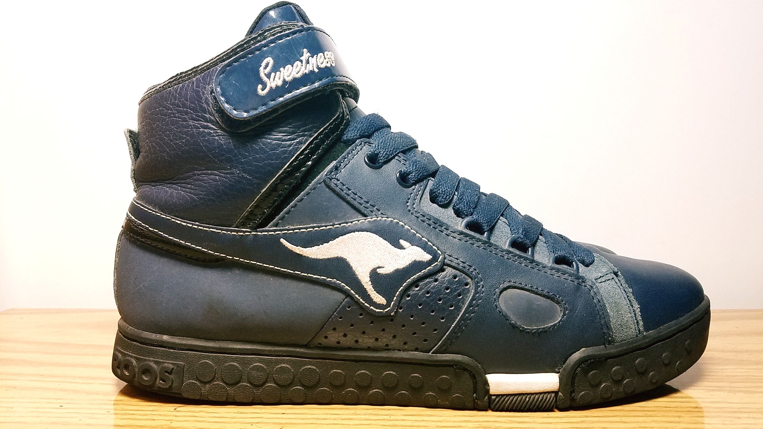 Kangaroos Walter Payton Limited Edition Shoes