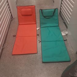 2 Beach Mats With Back Support 