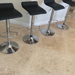 4 Black Stools