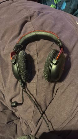 Hyper x red and black wired microphone