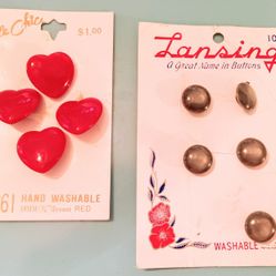 Le Chic & Lansing Store Buttons On Card 