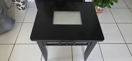Coffee tables.  Mesitas de sala