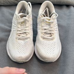 ASICS Kayano Size 7.5