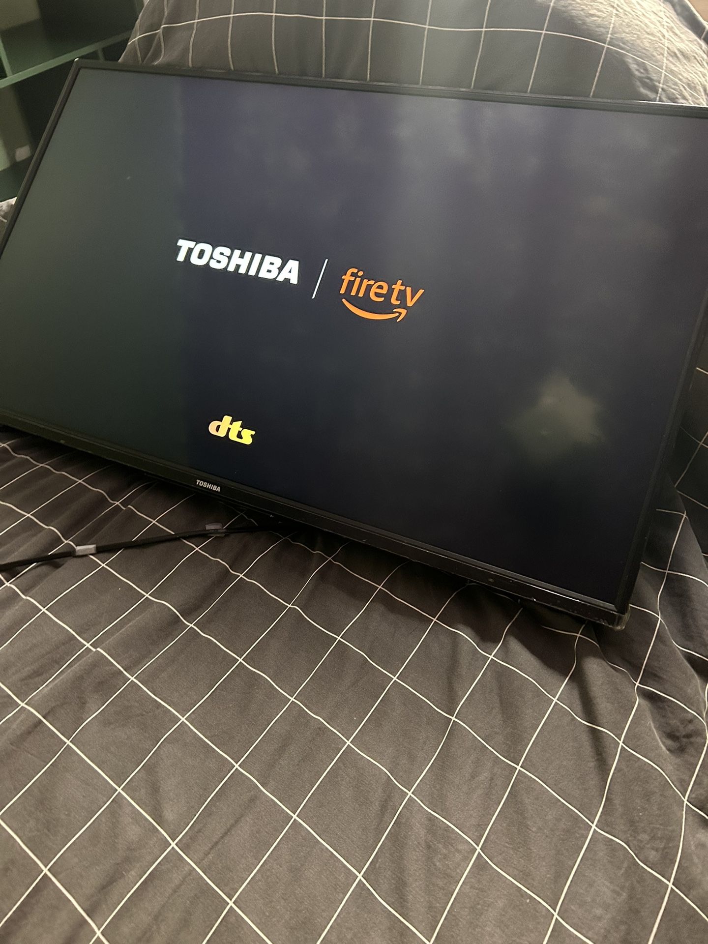 Toshiba Fire TV (with wall Mount)