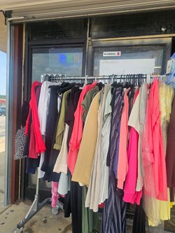 Tenemos ropa desde 3,4,5,10,ven echar un vistazo todo nuevo