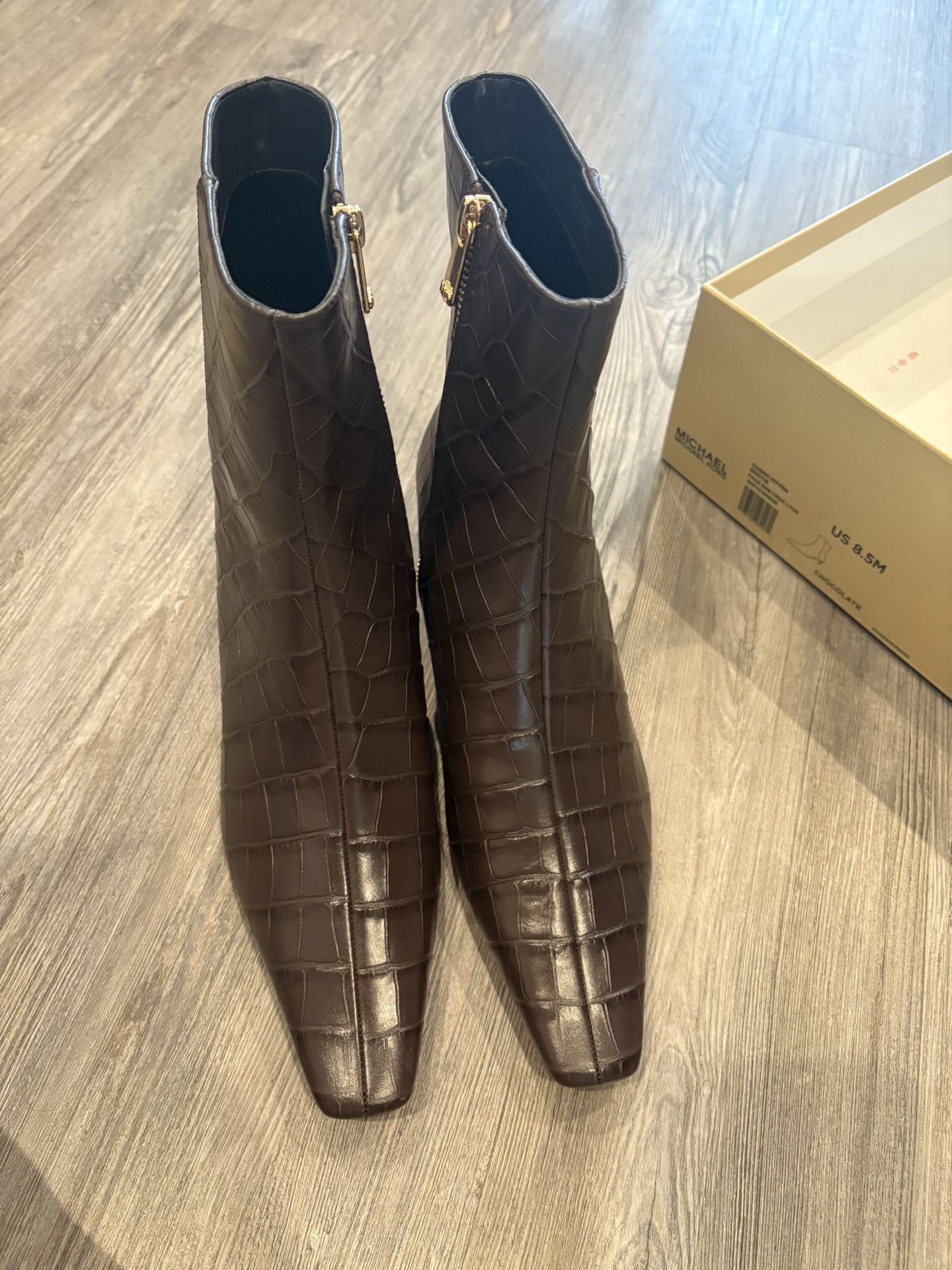 Michael Kors Women’s Cosmo Kitten Booties Size 8.5 Color Chocolate 