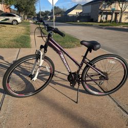 Schwinn GTX3 - 28"/700c Aluminum Hybrid bike (Like New)