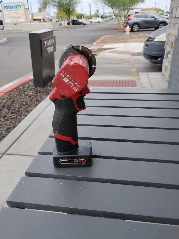 Milwaukee M12 Cordless Grinder W Battery