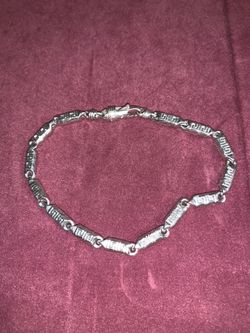 Silver unisex bracelet. Laser cut