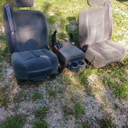 2003 Chevy Silverado Front Seats