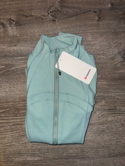 Green Lululemon women’s jacket (110-121 lbs) M