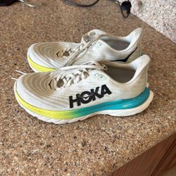 Womens HOKA Mach 3 8.5D running sneakers, shoes white