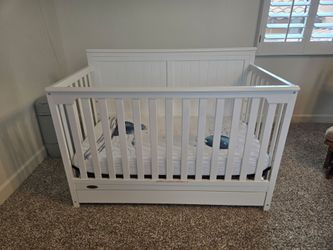 Lightly Used: Graco Hadley 5-in-1 Convertible Crib with Drawer: White