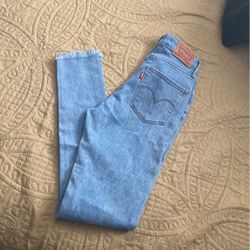 Levi’s High Rise Skinny Jeans 