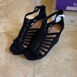 Black wedge heels