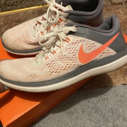 Nikes Size 6.5