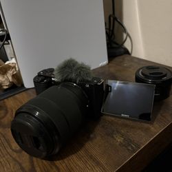 *MINT CONDITION* Sony Zve10 With Two Lenses