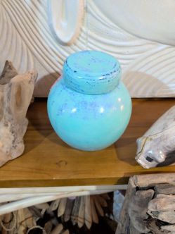 Blue plant pot / vase with lid
