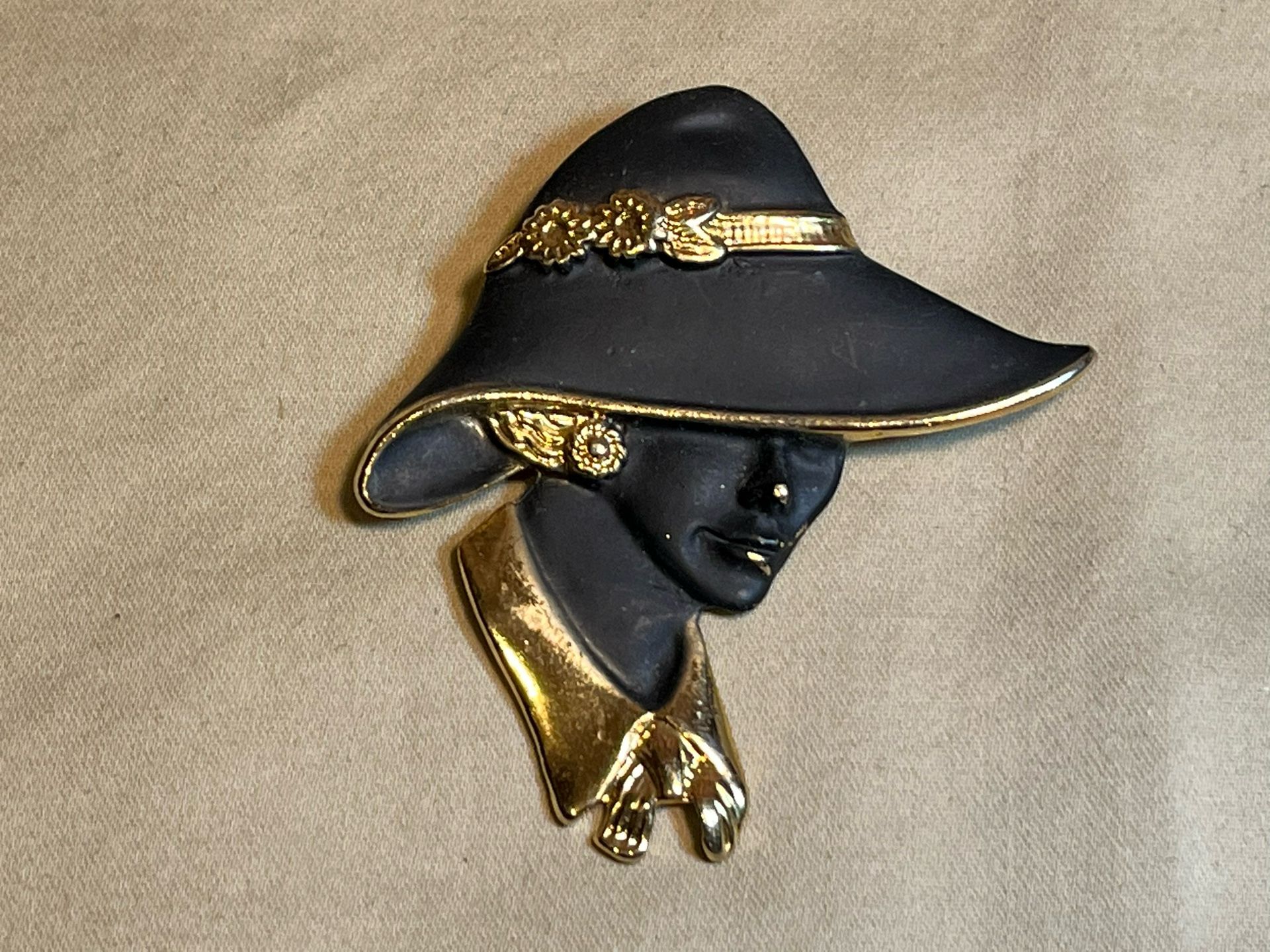 Two Tone Woman’s Face & Hat Brooch