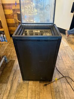 Can Cooler with Glass Lid