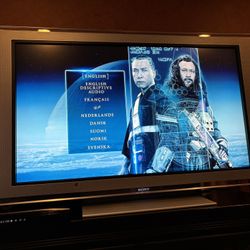 Sony tv + Blue-Ray player (2 remotes included)