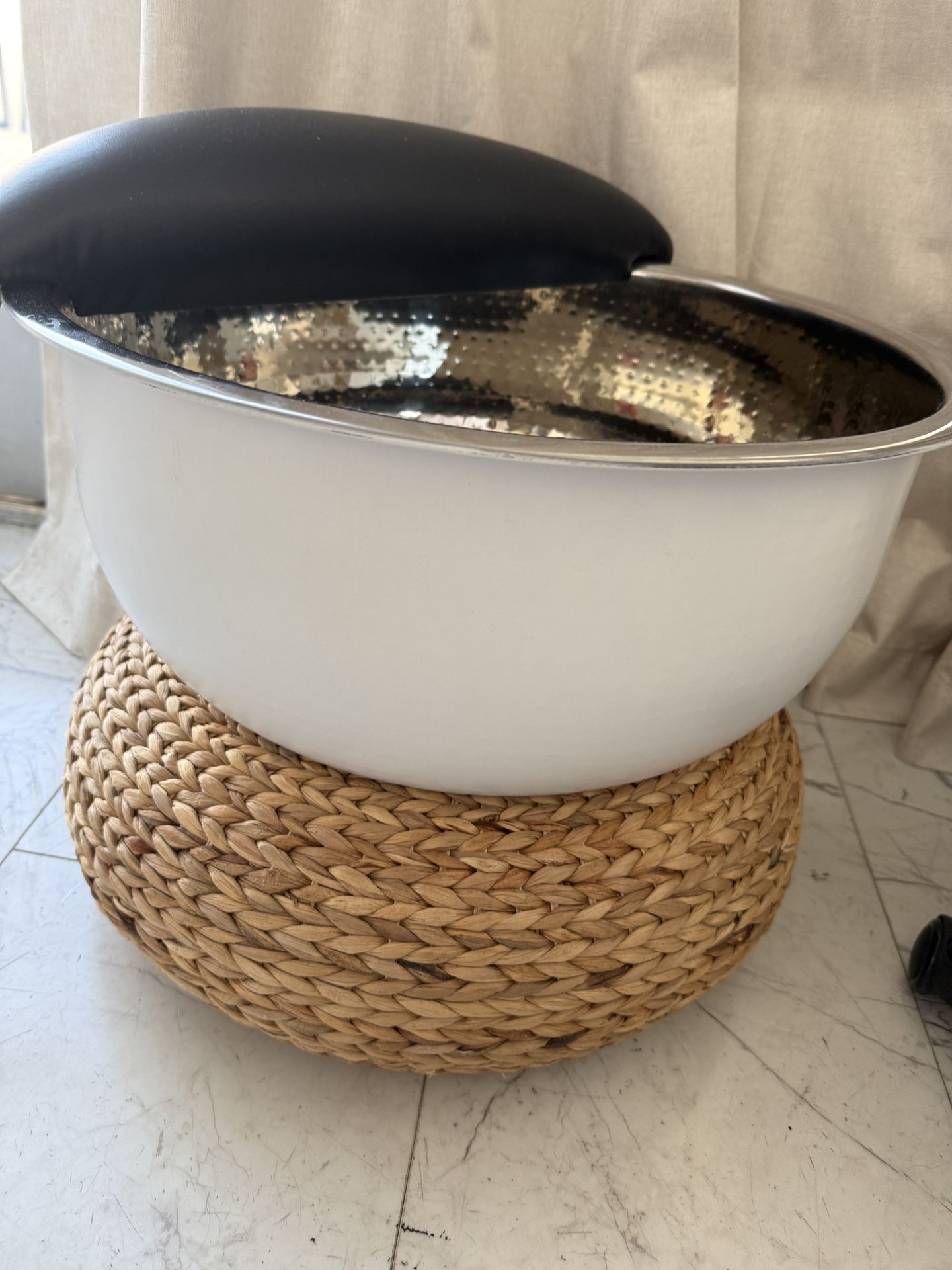 Pedicure Bowl And Riser