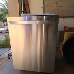 LG Dishwasher Free-- For Parts Only